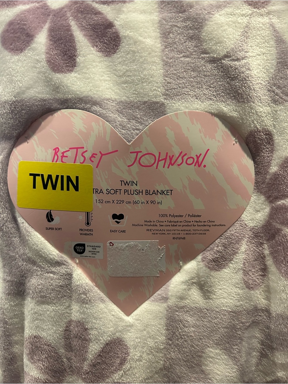 Betsey Johnson White and Purple Daisy Twin super soft blanket - Picture 2 of 3